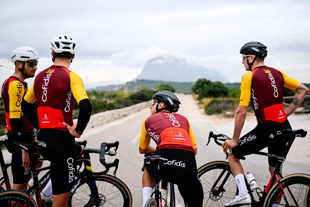 Des coureurs de l'équipe portent le cuissard court 2026 - Team COFIDIS x ETXEONDO